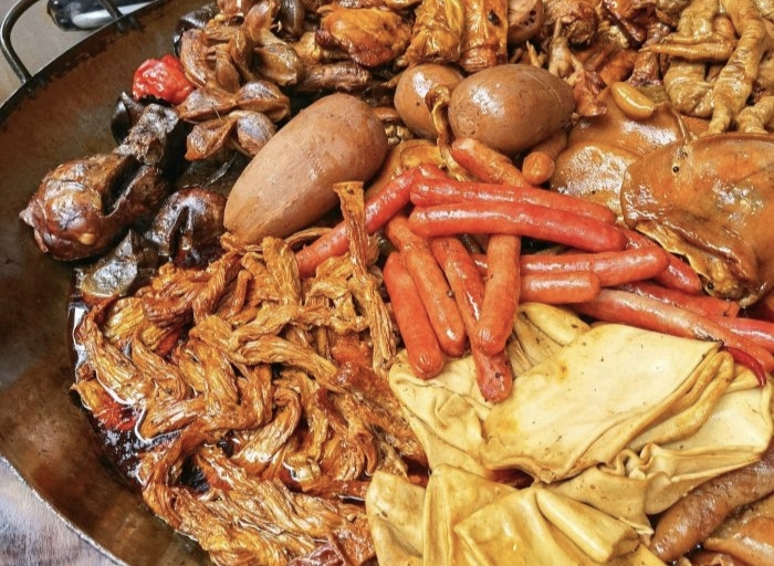 武汉这家夫妻卤菜店，风味十足花样多，一天500斤不够卖