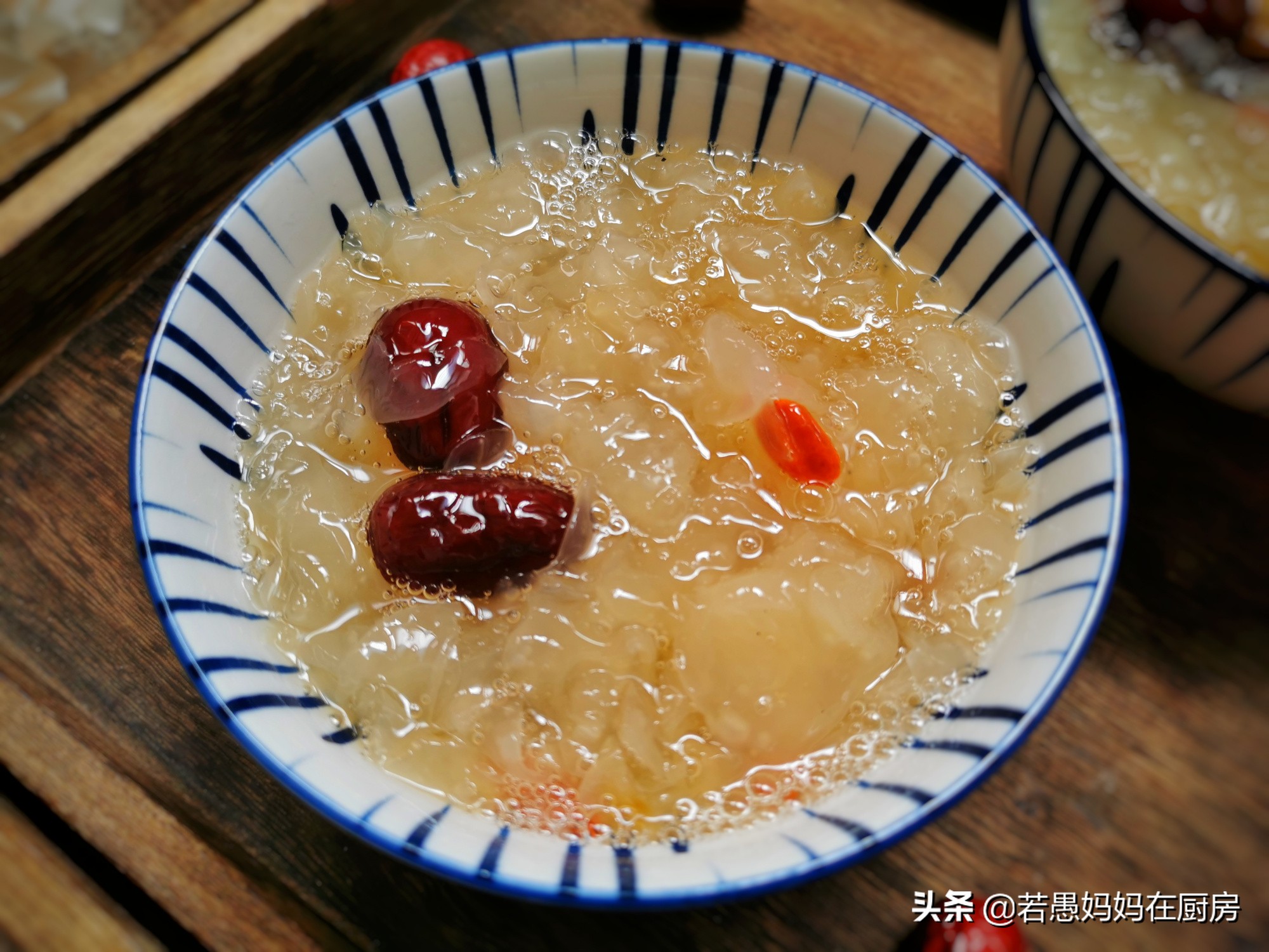 煮银耳汤软糯香甜有秘诀，记住这3点，20分钟出胶，黏稠好喝