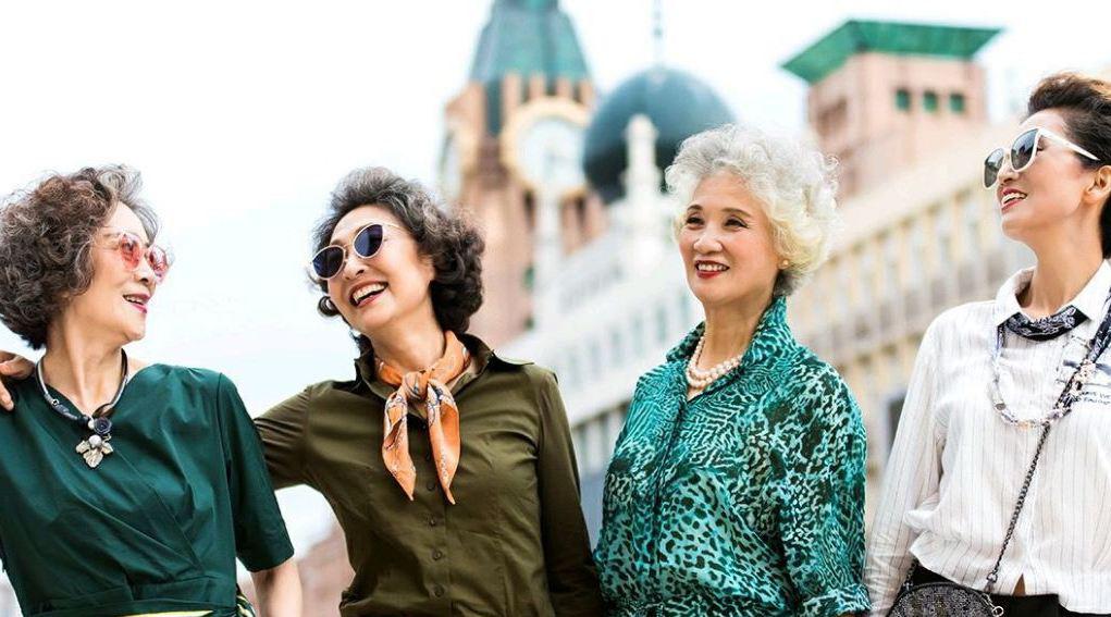 (bgmbgmbgm老太太xx中国)一群快300岁的老奶奶,在抖音爆红,举手投足都