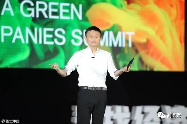 马斯克穿纪梵希变时髦，中年男富豪都爱穿什么牌子？