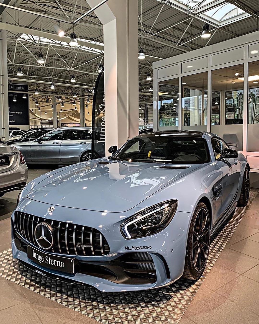 奔驰AMG GT R实拍，售价212.88万，对标Panamera Turbo，喜欢么？