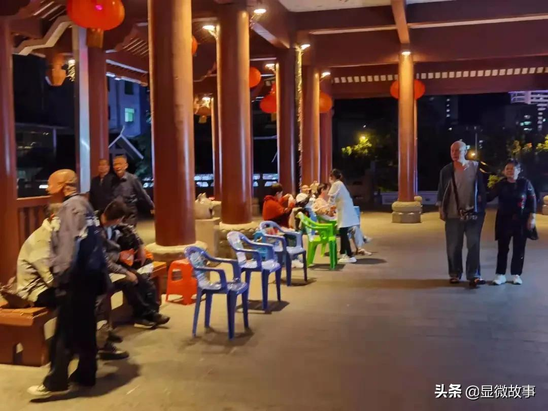 恩施“风雨桥”的老人歌手们:5元钱,让所有人听我唱歌