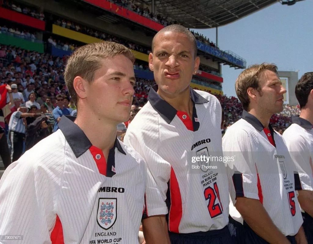 英格兰2006世界杯欧文受伤(欧文和希勒为何开撕？)