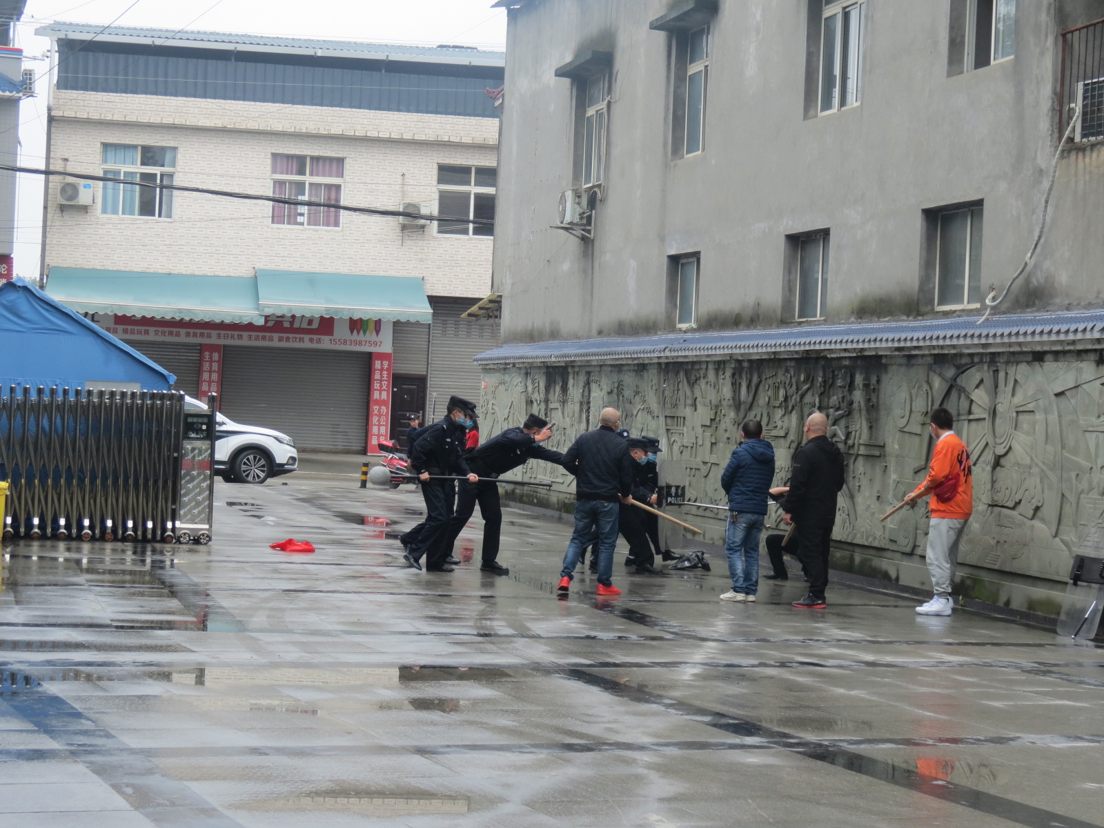 四川东坡区永寿小学开展反恐防暴应急处置演练