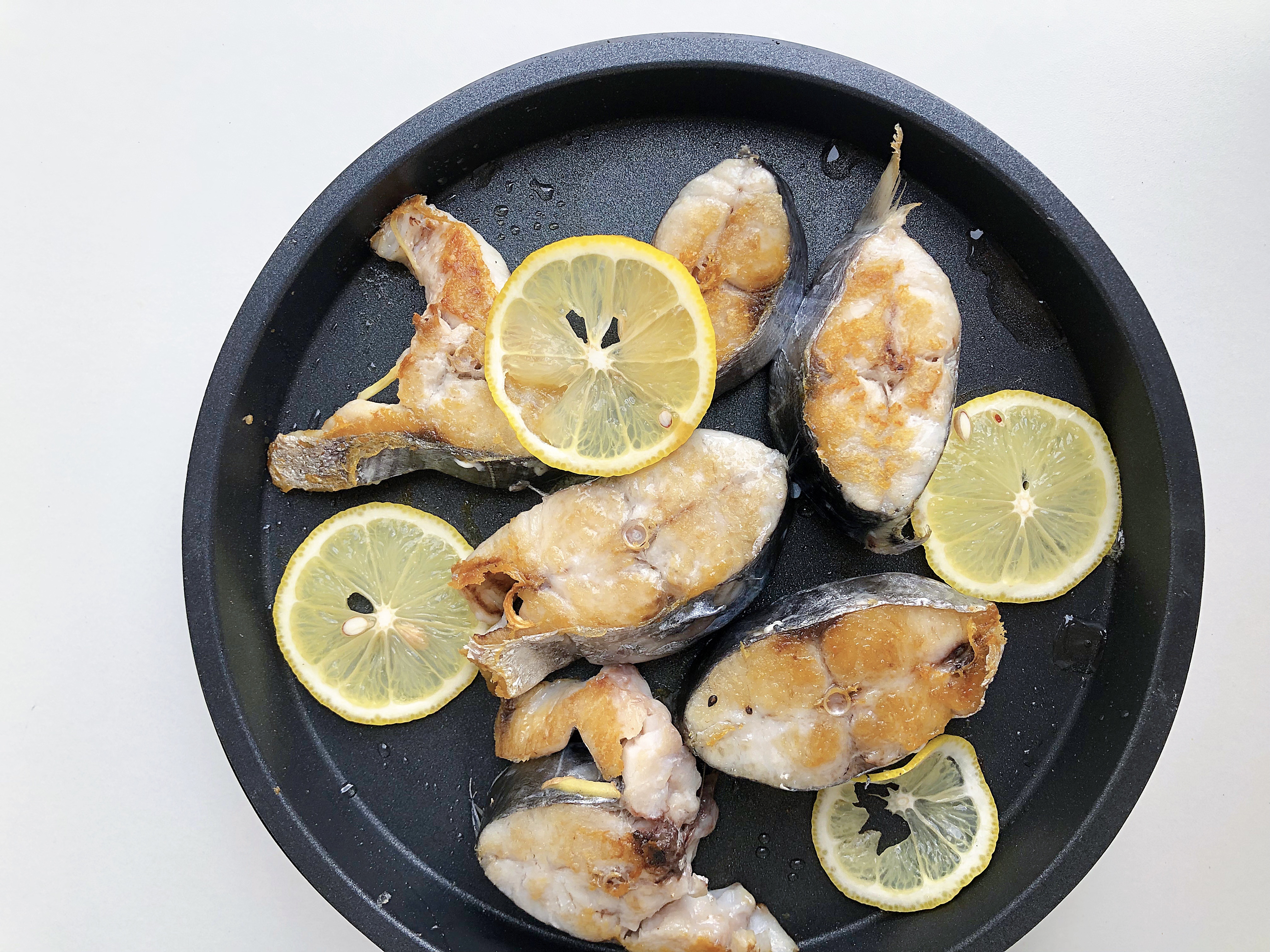 煎至好的鲅鱼,来个精致的摆盘,让这经济实惠的鲅鱼,一下子更有档次了.