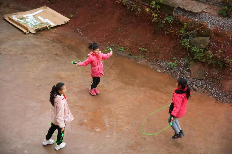 羽你一起(“羽你在一起”慈善公益行，给乡村小学孩子们一个体育梦)