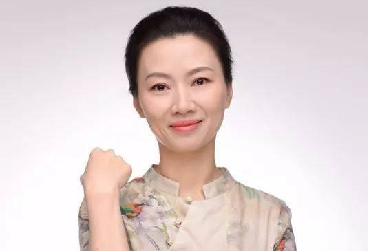 美女教授杨雨：李清照是我偶像，“好酒、好赌还好色”