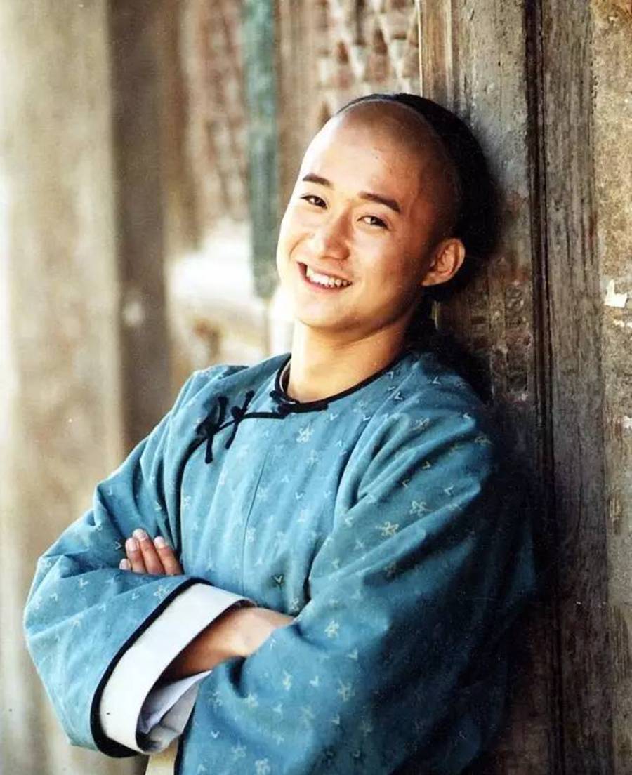 谢楠的故事：知名主持人，成就丈夫吴京，甘做丈夫背后的女人