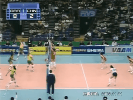 2003年世界杯排球视频（深度｜2003年世界杯，中国女排靠什么登上世界之巅？）