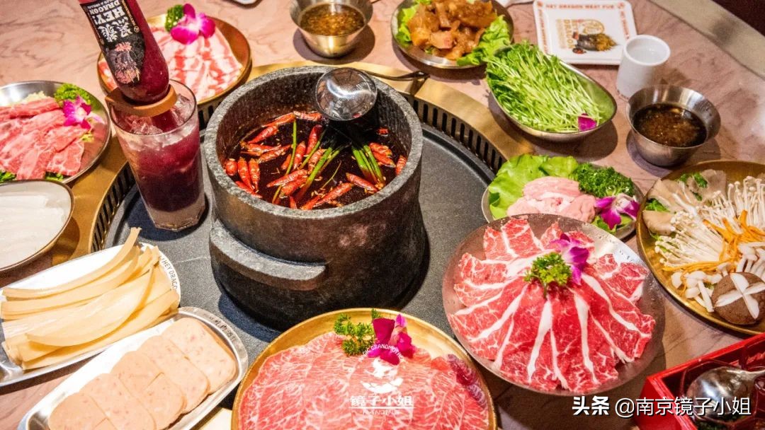 ⎾黑龙吃肉酒馆⏌新晋潮人打卡地，涮+烤+酒馆一站式嗨体验