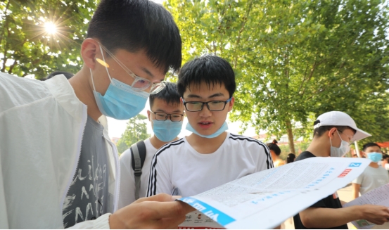 21年河南高考再登热搜，600分排5万名开外，考生：我太难了