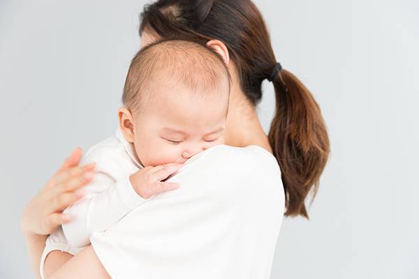 宝宝花式吃奶，妈妈该如何应对呢？