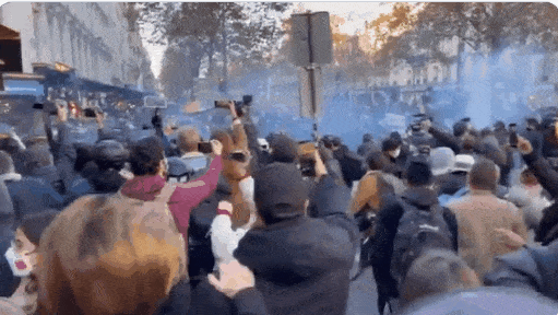 2018世界杯法国游行(巴黎成“战场”！近5万示威者对战警察：“勿借口安全限制自由”)