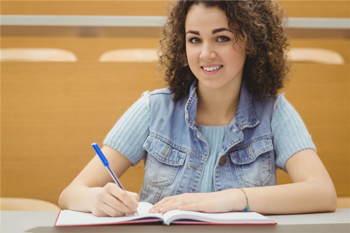 大学食堂wifi密码火了，只有学霸才能蹭到，学渣不配拥有