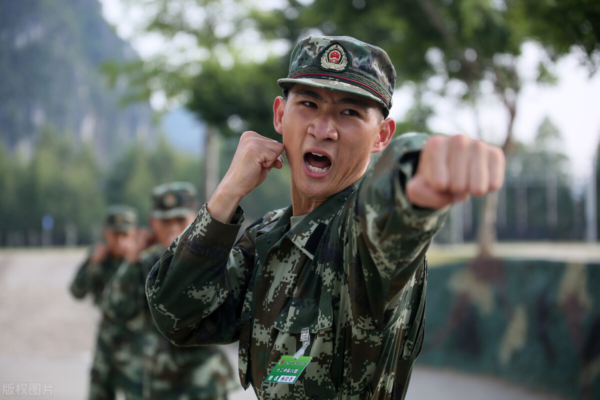 直招士官如何？要不要报名？对比义务兵区别在哪？给大家分析分析