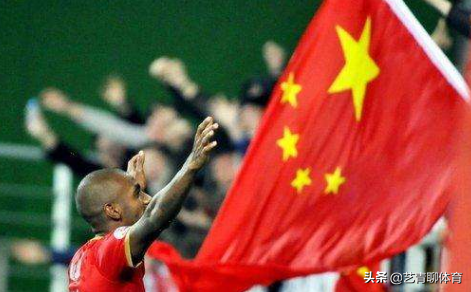 为什么中国足球不行是因为人种吗(中国足球烂的原因在于6个特殊国情，同时归化政策也急需解决)
