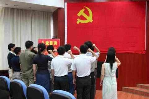 大学生入党难，很多学生都没有达标，想入党大一就要做好规划