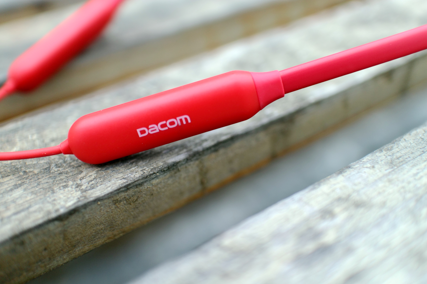 长途汽车旅程中的静心神器，Dacom 主动降噪蓝牙耳机