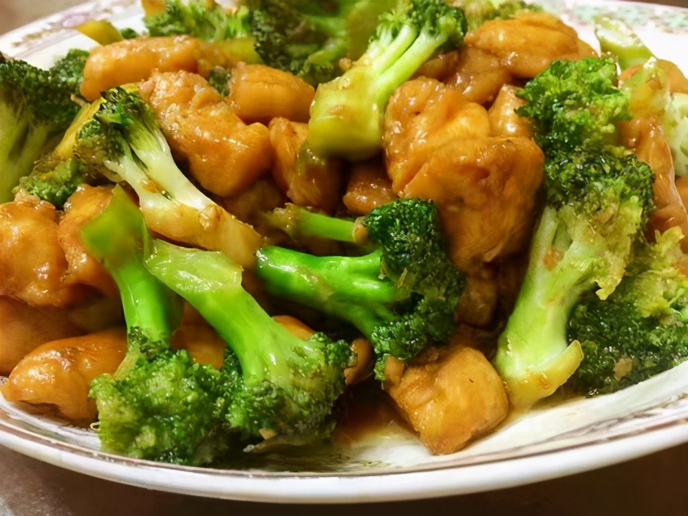 作为“亚洲第一美女”的她，身材性感火辣，除了运动，饮食是关键