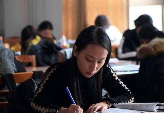 考上清华就买车，孩子上学后，功利教育的“遮羞布”被狠狠撕开