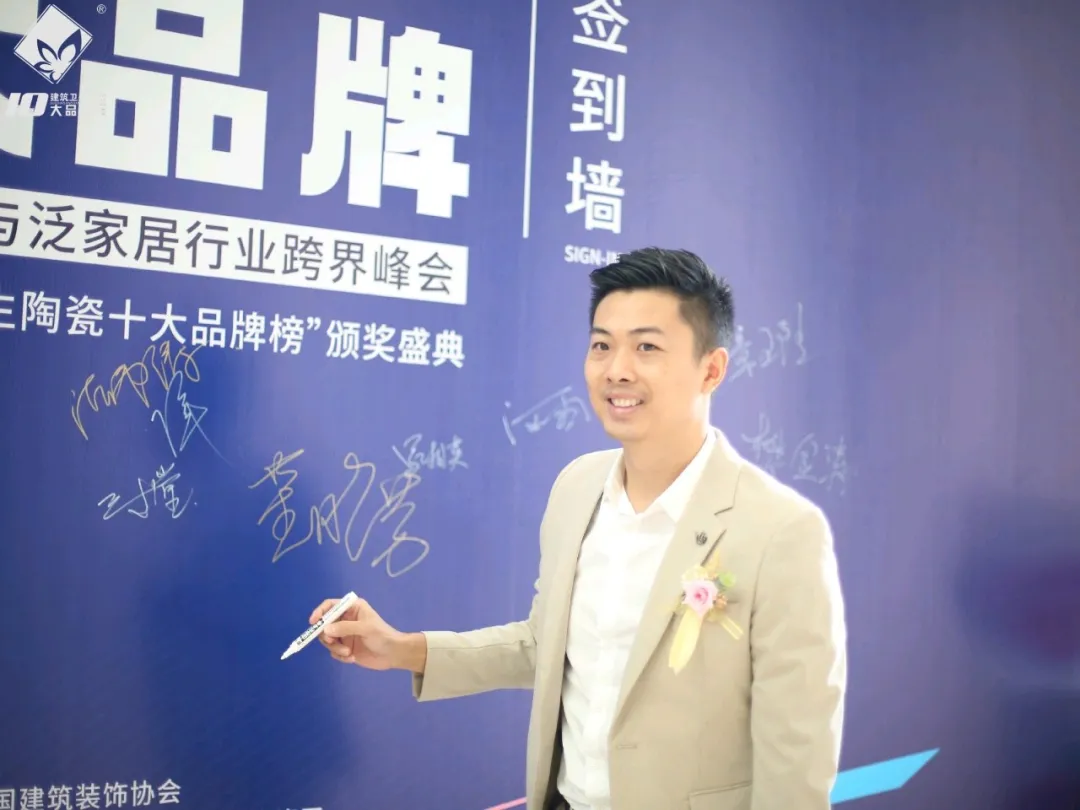 喜讯丨利家居瓷砖斩获多项重磅荣誉，见证品牌力量