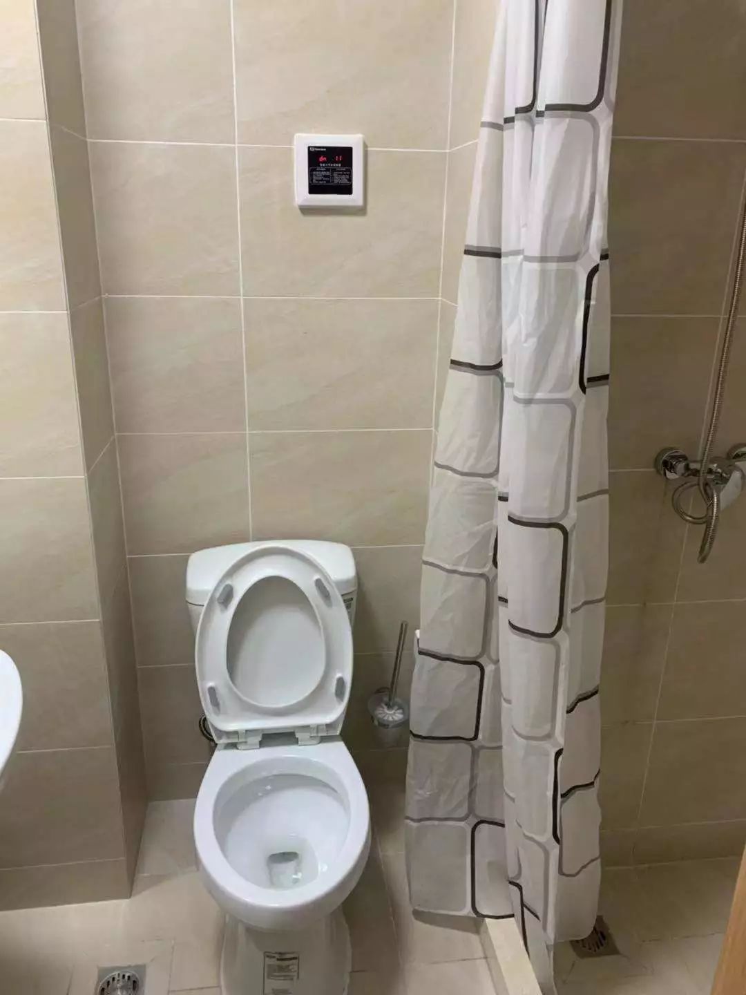 8所研究生宿舍，第二所院校的是电视剧里的宿舍吧