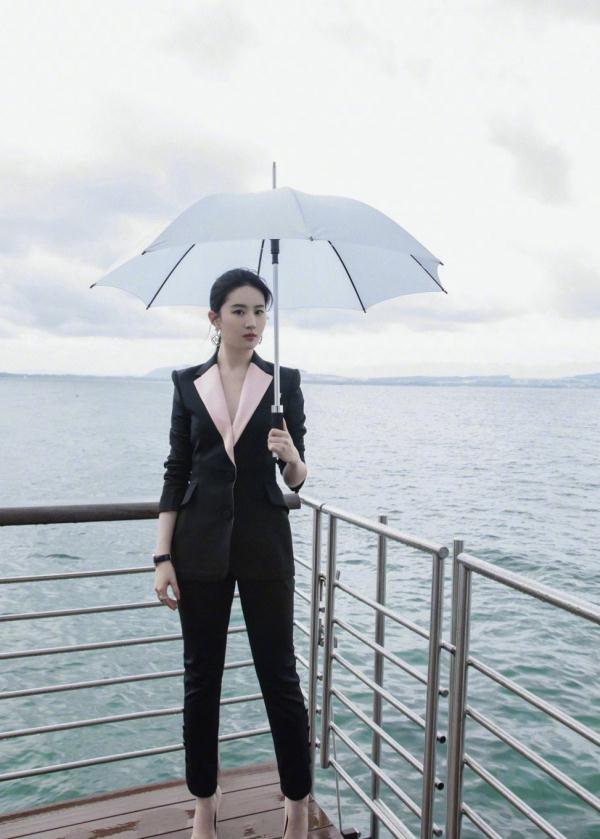 对孩子来说，物质激励和精神激励哪个更重要