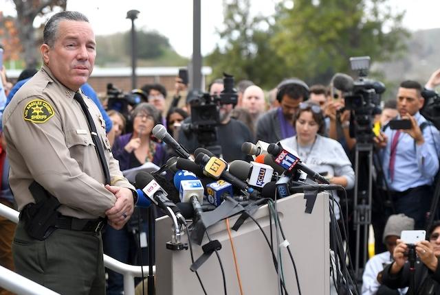 科比强j事件是真的吗（瓦妮莎力挺詹皇！再揭警长在科比坠机案说谎，球迷：曼巴皇后厉害）