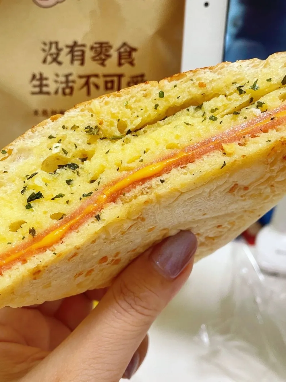 碳水星人欲罢不能！深圳这6家宝藏面包店，每款都很绝