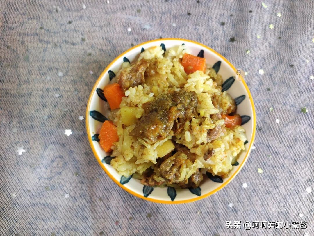 只要电饭煲就能做的咖喱饭，简单又好吃，快手还美味，适合新手党