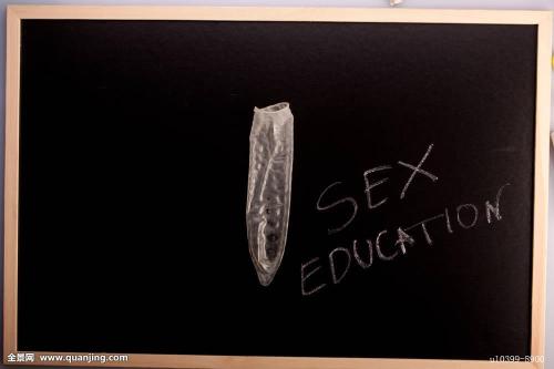 老爸发现了正读高三儿子的避孕套，他的做法让人吃惊！