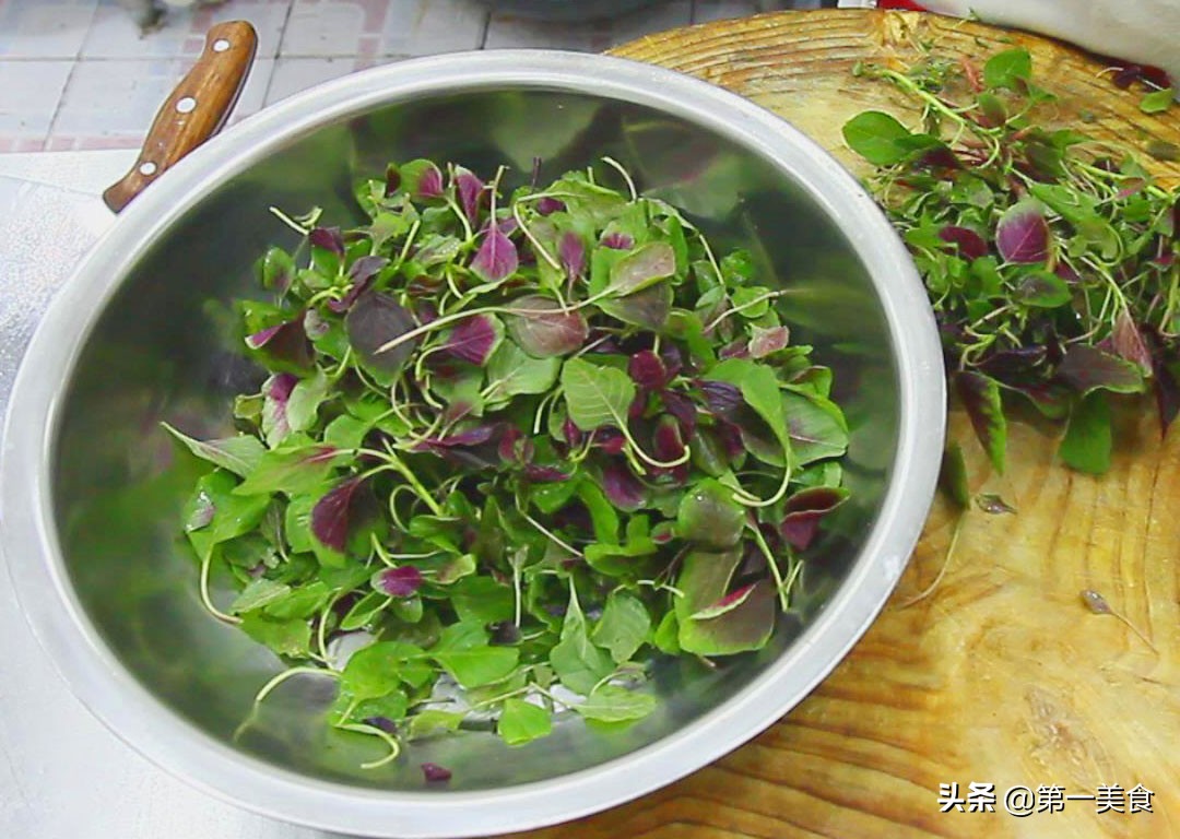 蒸青菜怎么做好吃又简单（两步教你做出简单好吃的青菜）