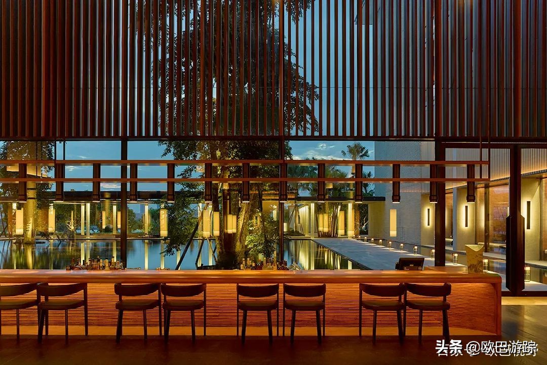 厦门这家奢牌酒店，毗邻繁华，却又遁于静谧迷人的港湾