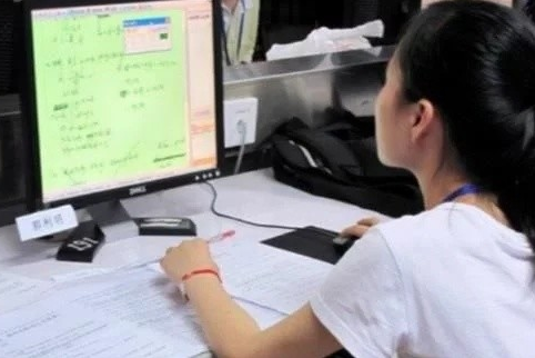 儿子考上985院校，母亲发朋友圈庆祝，亲朋好友的评论却叫人寒心