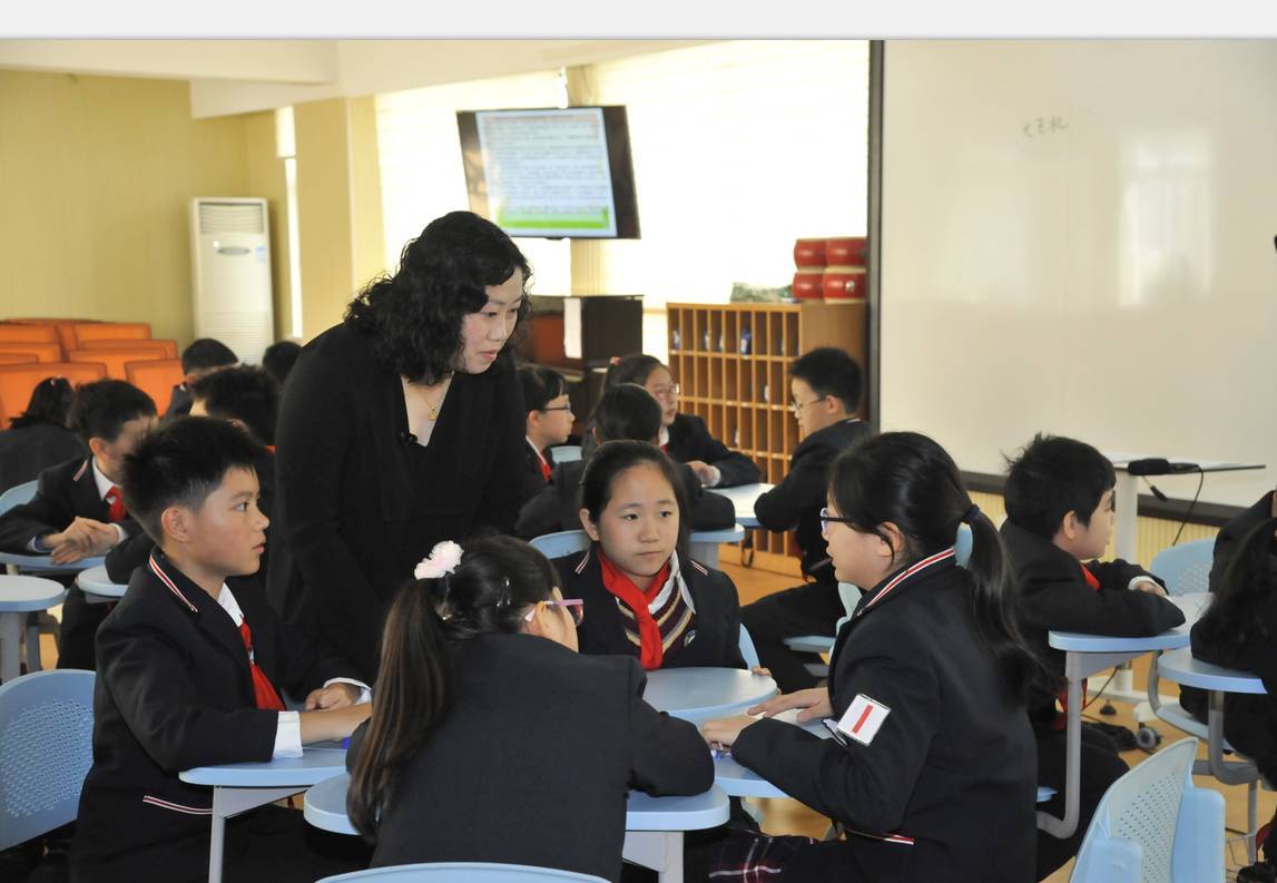 看到学生的美术试卷，老师哭笑不得，直呼：我没有这样的学生