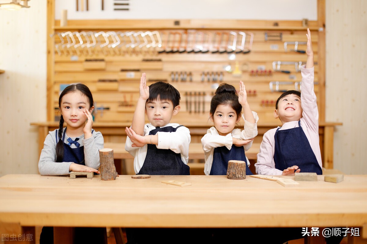 男生学跆拳道要拖袜子为啥啊(孩子光脚在地上玩，虽然不一定感冒，但什么时候打赤脚，却有讲究)