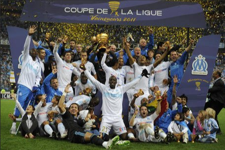 马赛拿过几次法甲冠军(7年6冠的大巴黎称霸法甲以前，那里曾是6年6队夺冠的疯狂)