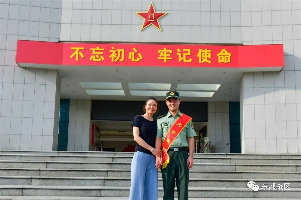 军官退役仪式，开始了