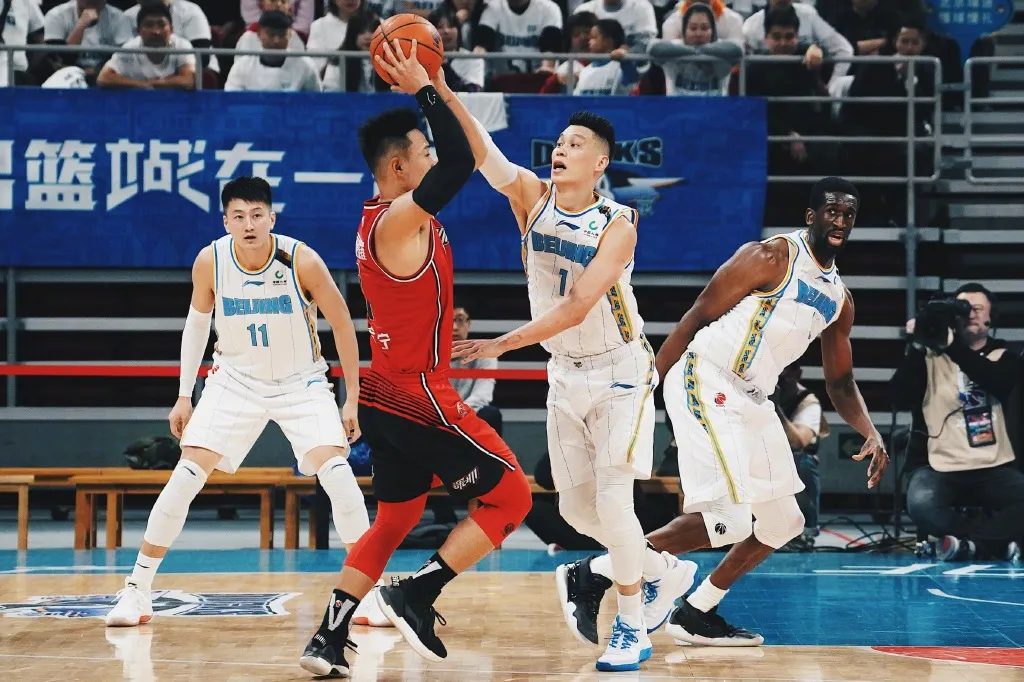 林书豪去过nba哪些球队(林书豪宣布离开CBA！六支NBA球队看上他！林疯狂回来了)