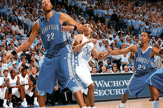 为什么nba不要巨人症(他患有巨人症,21岁身高2米34