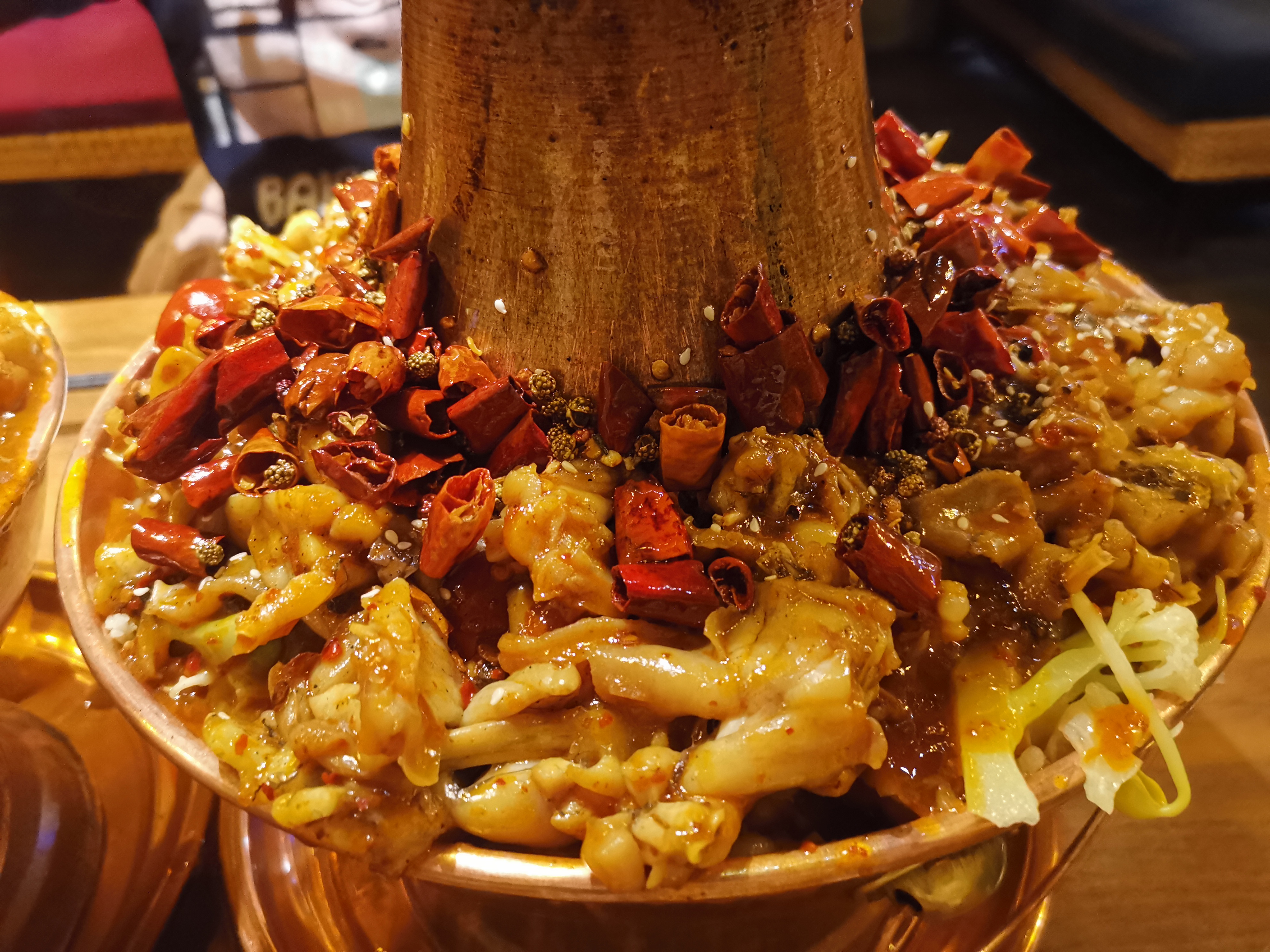 这家麻辣菜馆做的十三香牛蛙,一锅38元,牛蛙比配菜还多