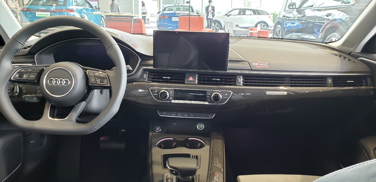 探访奥迪4S店，卖的更贵，反而人气更旺，新款A4L的外观成卖点