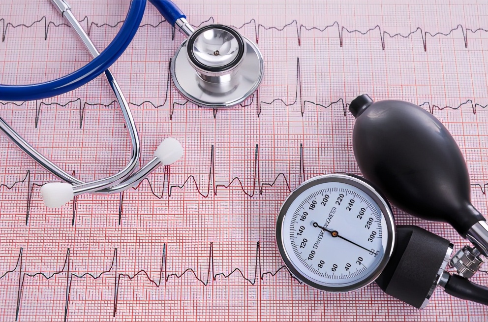 高血压患者要做哪些检查项目？医生教你怎么选，精准有效又省钱