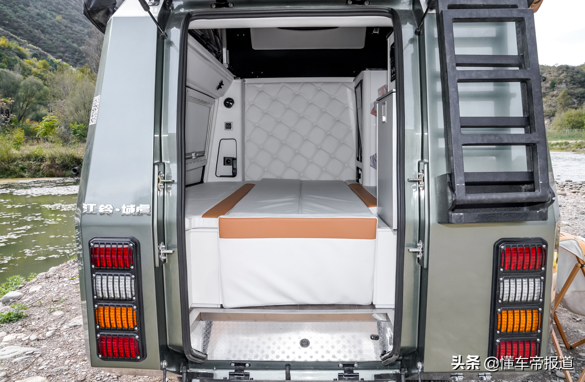 新车 | 内饰质感提升明显，PK长城炮！实拍江铃域虎7+域虎7亲子版