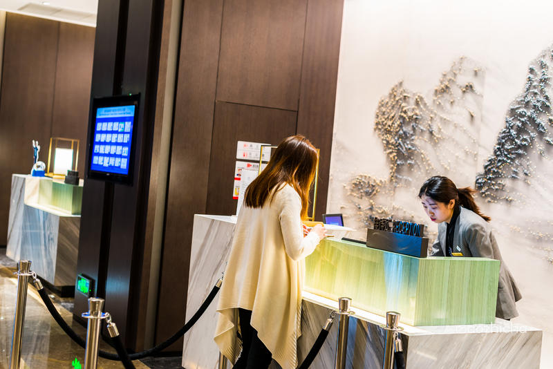 山城重庆，轻轨出行，玩转8D网红城市