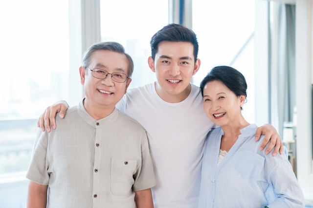 妈妈要求太严格，女儿高考成绩634分，最后却从五楼阳台一跃而下