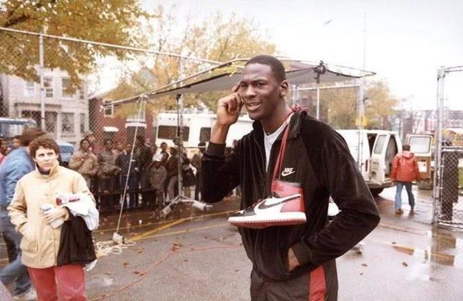 nba为什么要手环（NBA被明令禁止的装备：运动手环也不能戴，乔丹AJ鞋颜色太骚被禁）