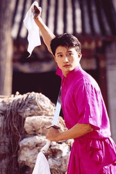 吴京的逆袭情史，因穷曾被两位美人嫌弃，邂逅谢楠后收获神仙爱情