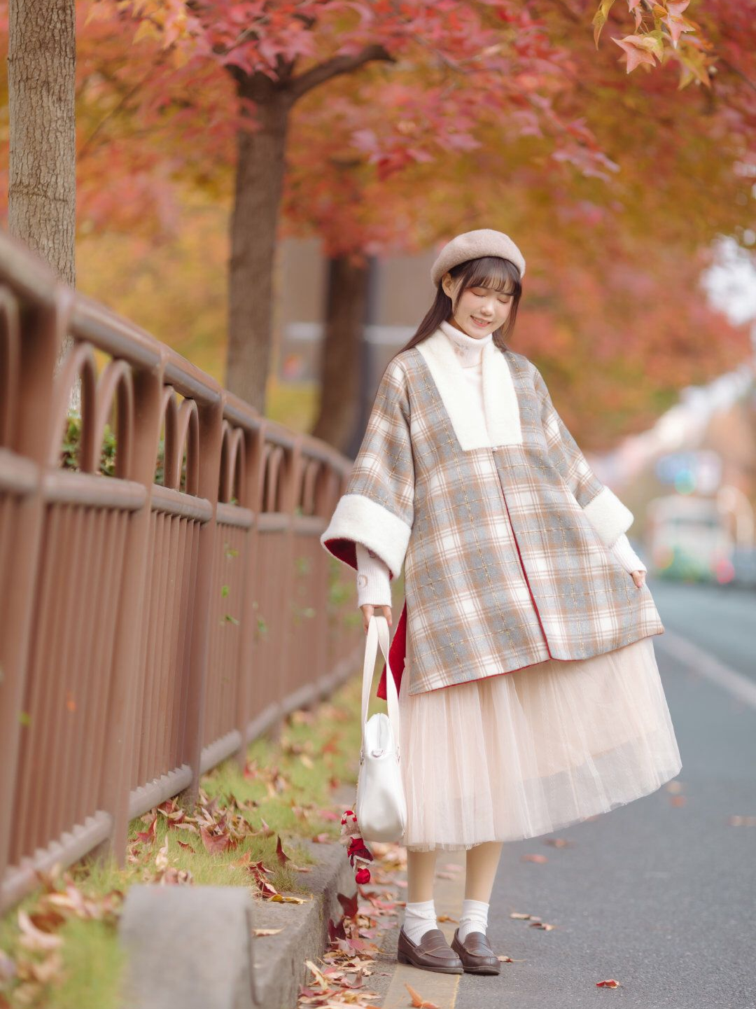 “学院风”汉服长什么样？不仅简约时尚，还很保暖，高级感十足