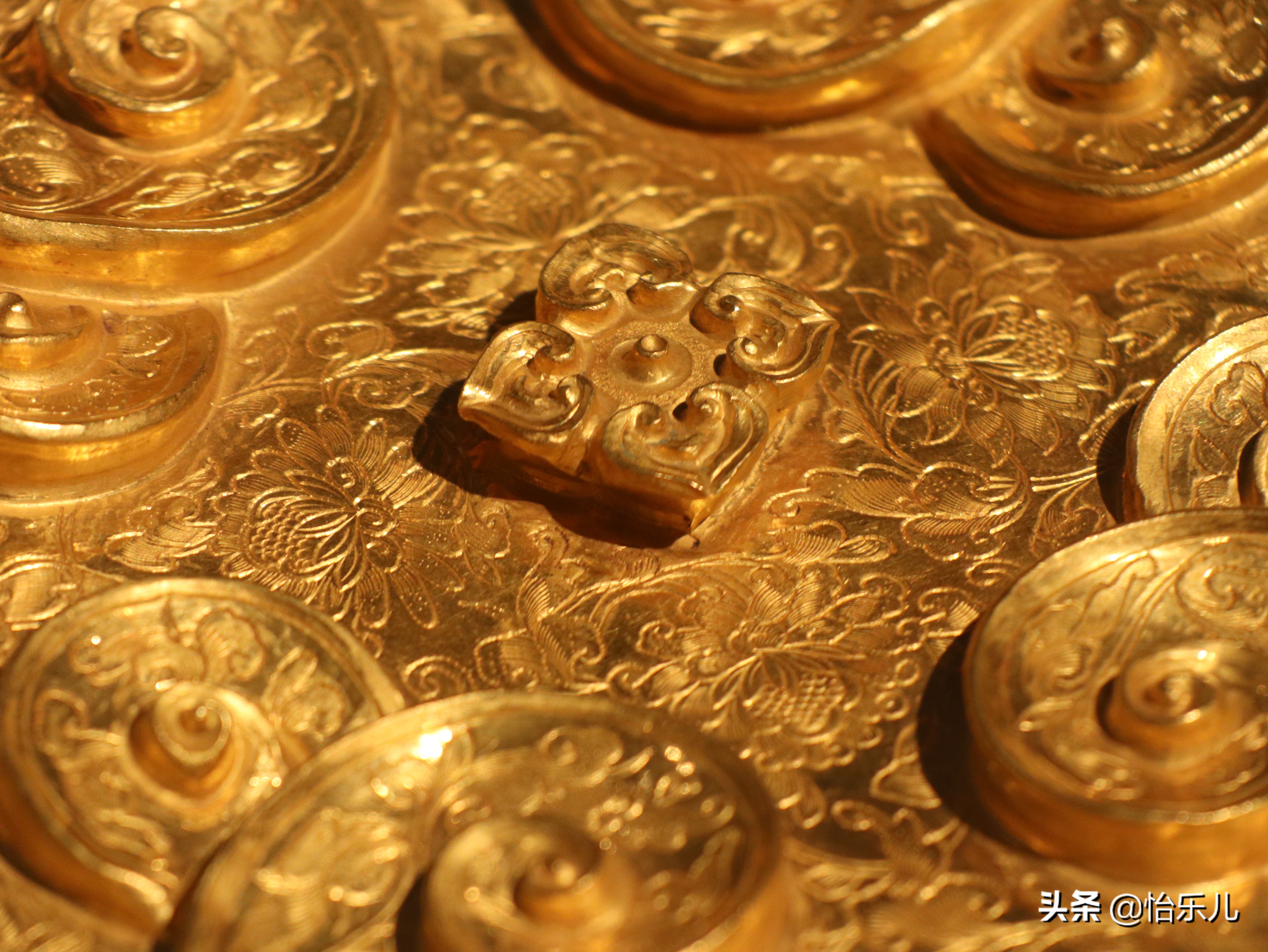 苏州一座墓出土54件元代金银器，纯度高型别致，还件件纹美艺精